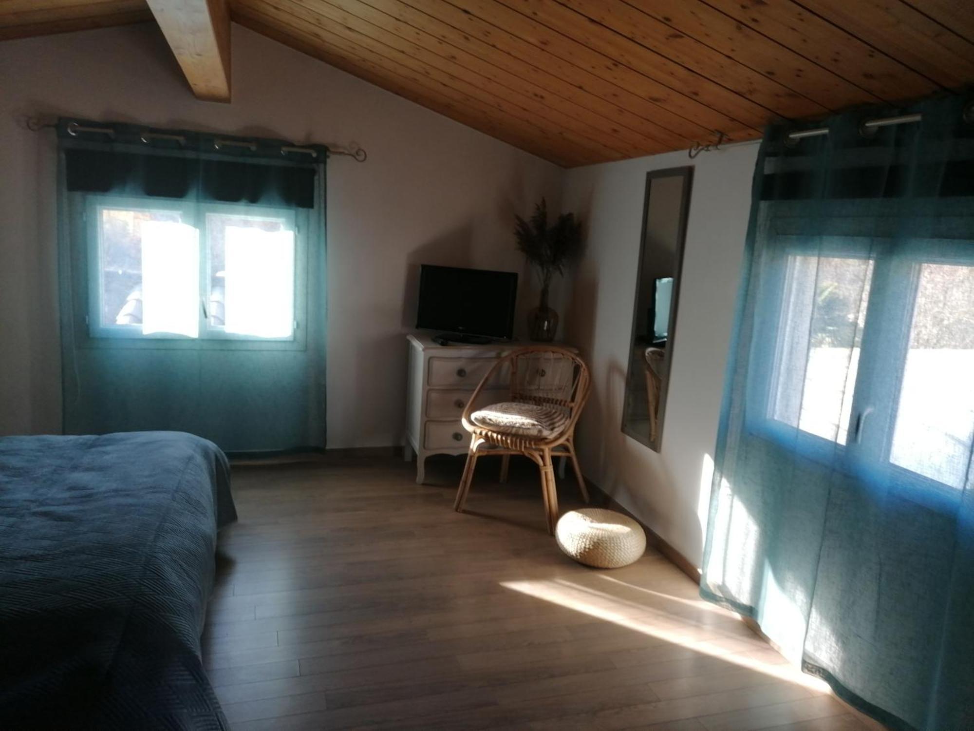 Chambre Familiale "Le Pecher" Saillans  Room photo